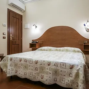 4-coronati.it-romehotels.com/