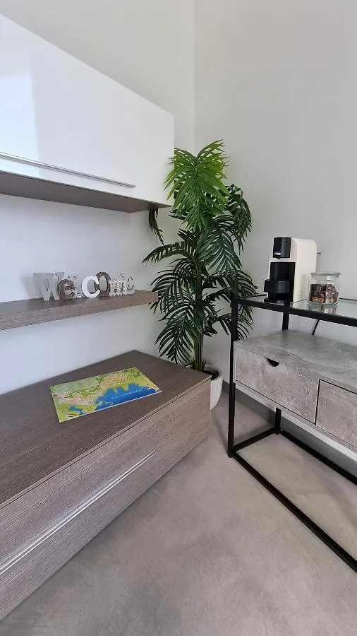 Byron Rooms La Spezia 0*,  Italy